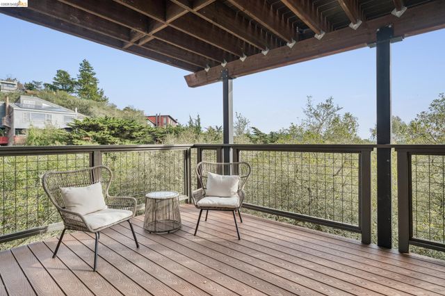 1925 Manzanita Dr, Oakland, CA 94611