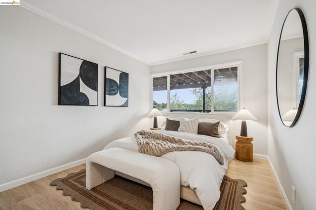 1925 Manzanita Dr, Oakland, CA 94611