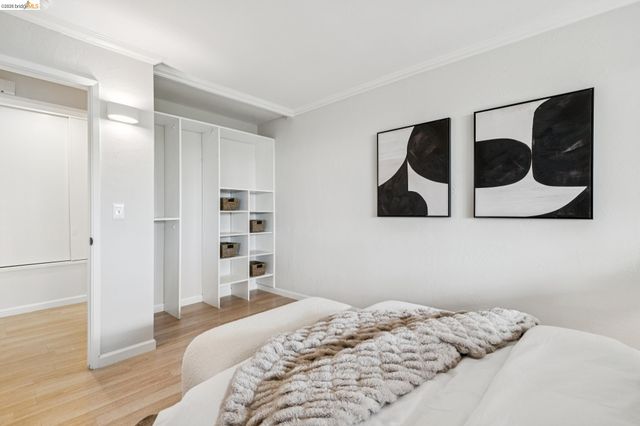 1925 Manzanita Dr, Oakland, CA 94611