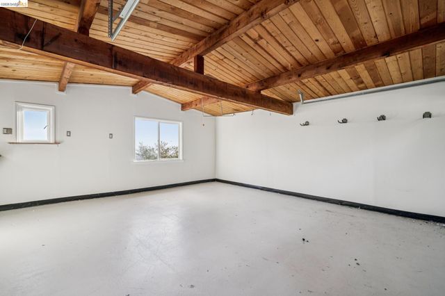 1925 Manzanita Dr, Oakland, CA 94611