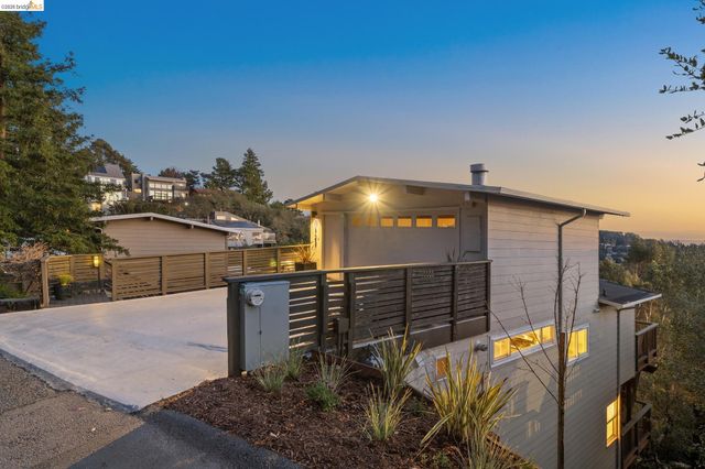 1925 Manzanita Dr, Oakland, CA 94611