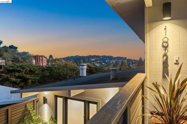 1925 Manzanita Dr, Oakland, CA 94611