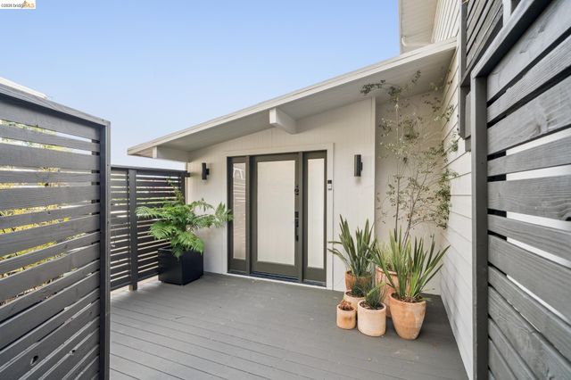 1925 Manzanita Dr, Oakland, CA 94611