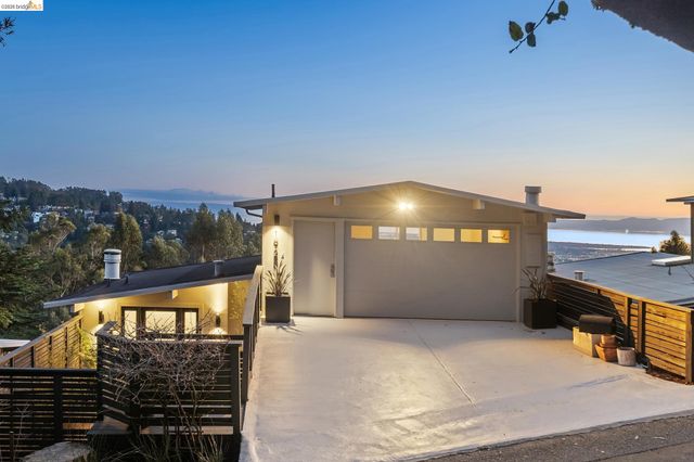 1925 Manzanita Dr, Oakland, CA 94611