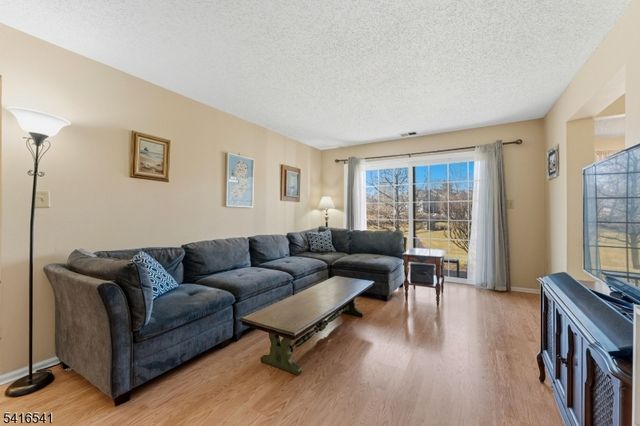 639 Magnolia Ln, Branchburg Twp., NJ 08876