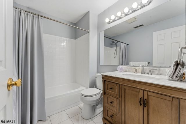 639 Magnolia Ln, Branchburg Twp., NJ 08876