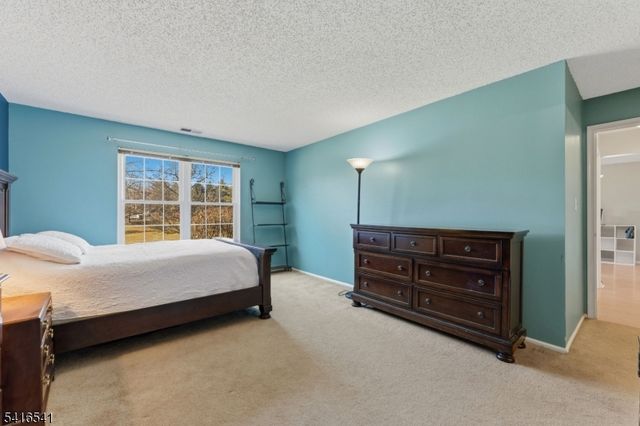 639 Magnolia Ln, Branchburg Twp., NJ 08876