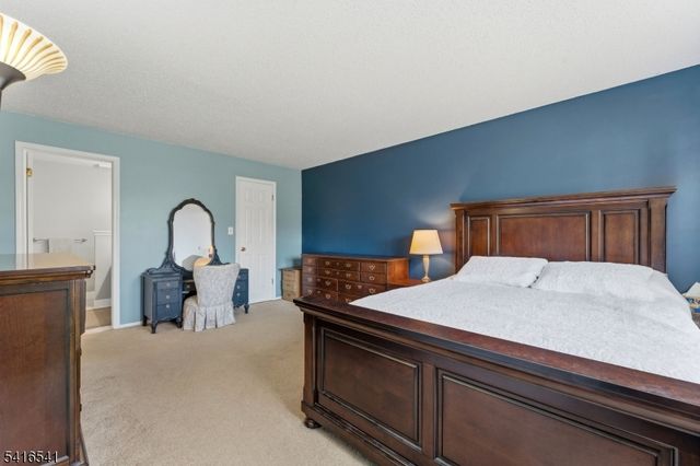 639 Magnolia Ln, Branchburg Twp., NJ 08876