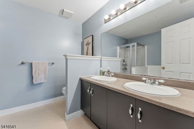 639 Magnolia Ln, Branchburg Twp., NJ 08876