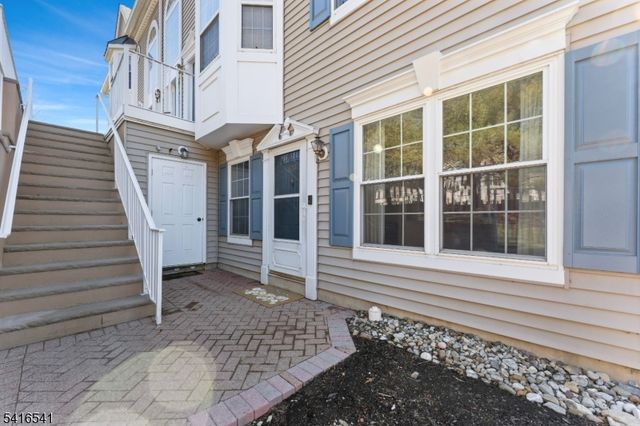 639 Magnolia Ln, Branchburg Twp., NJ 08876