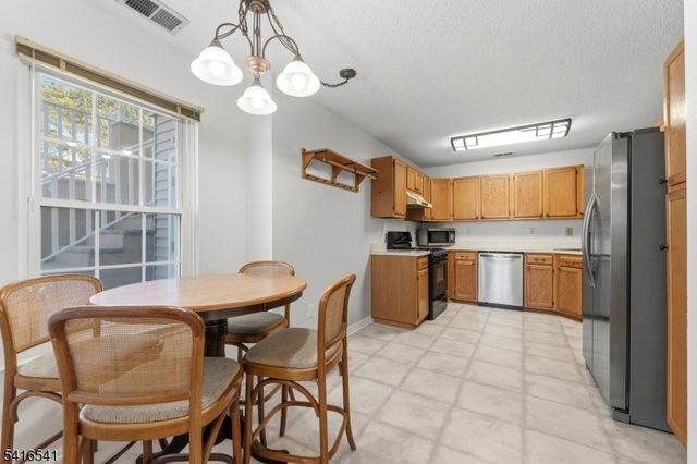 639 Magnolia Ln, Branchburg Twp., NJ 08876