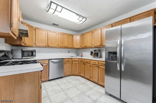 639 Magnolia Ln, Branchburg Twp., NJ 08876