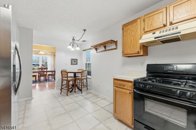 639 Magnolia Ln, Branchburg Twp., NJ 08876