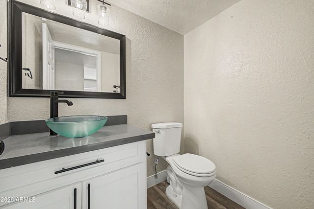 1355 W LOBO Avenue, Mesa, AZ 85202