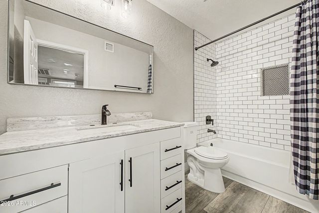 1355 W LOBO Avenue, Mesa, AZ 85202