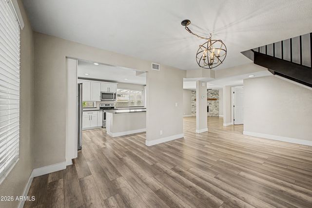 1355 W LOBO Avenue, Mesa, AZ 85202
