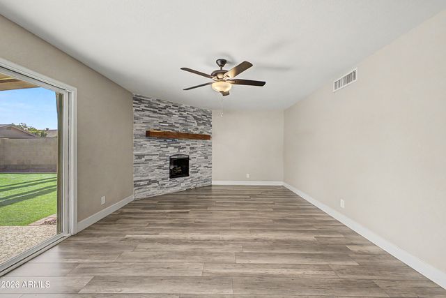 1355 W LOBO Avenue, Mesa, AZ 85202