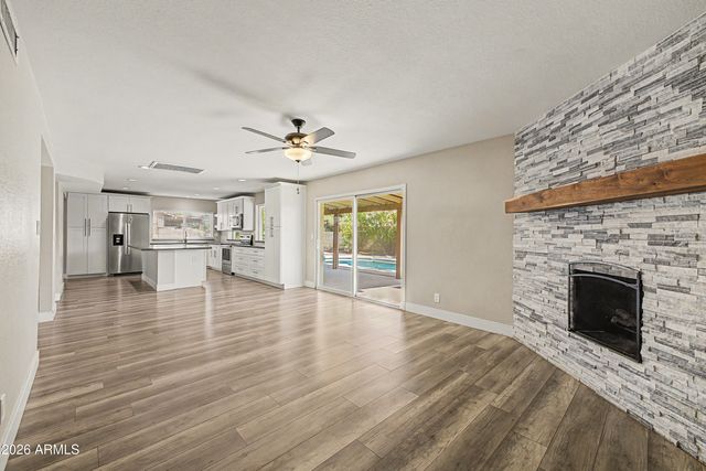 1355 W LOBO Avenue, Mesa, AZ 85202