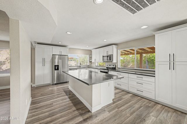 1355 W LOBO Avenue, Mesa, AZ 85202