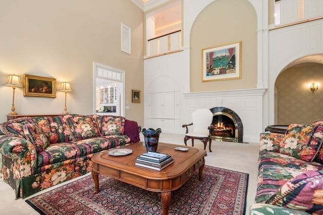 6 Hilltop Park, Wilbraham, MA 01095