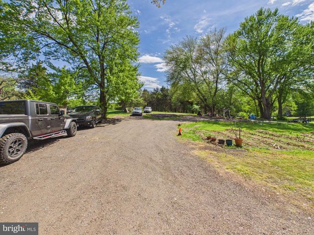 181 SANFORD DR, Fredericksburg, VA 22406