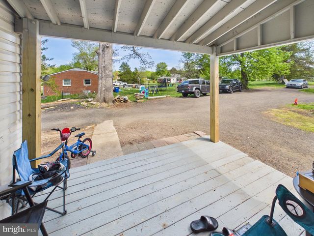 181 SANFORD DR, Fredericksburg, VA 22406