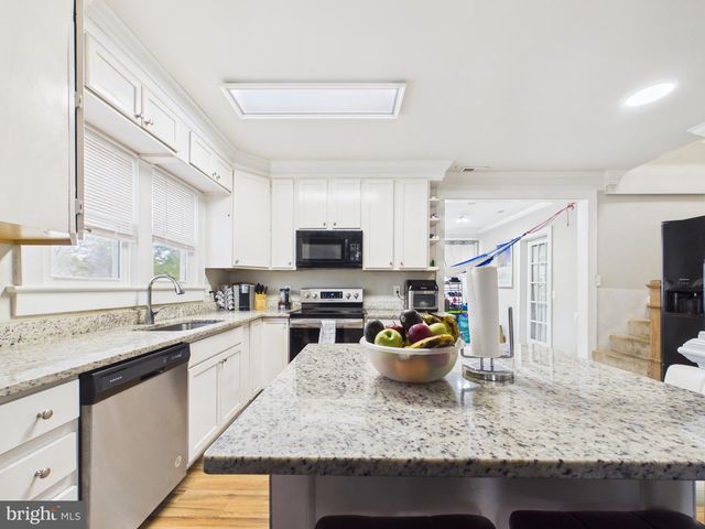 181 SANFORD DR, Fredericksburg, VA 22406