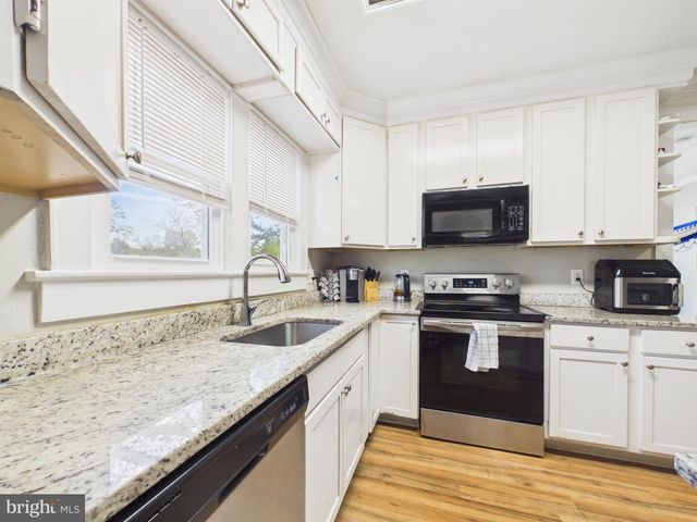 181 SANFORD DR, Fredericksburg, VA 22406