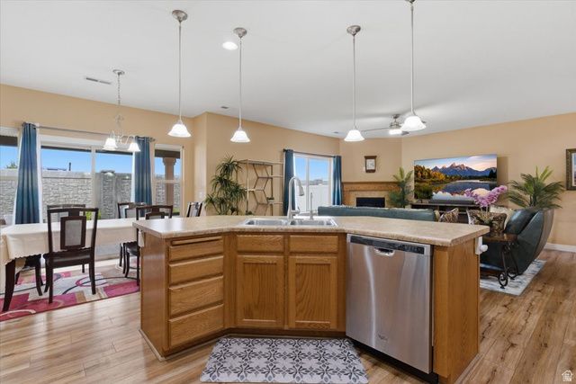 937 FARNHAM DR, North Salt Lake, UT 84054