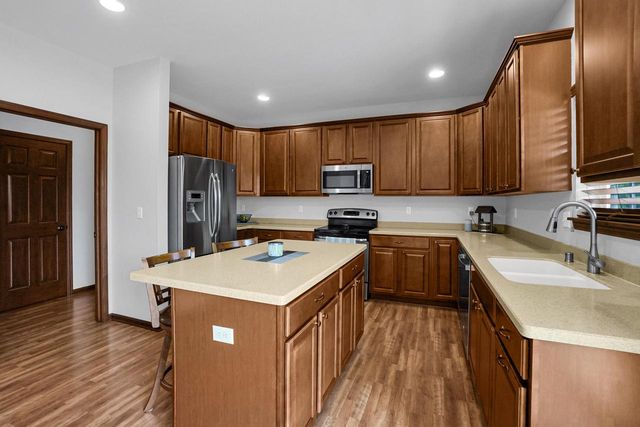 W348N5840 Snapdragon COURT, Oconomowoc, WI 53066