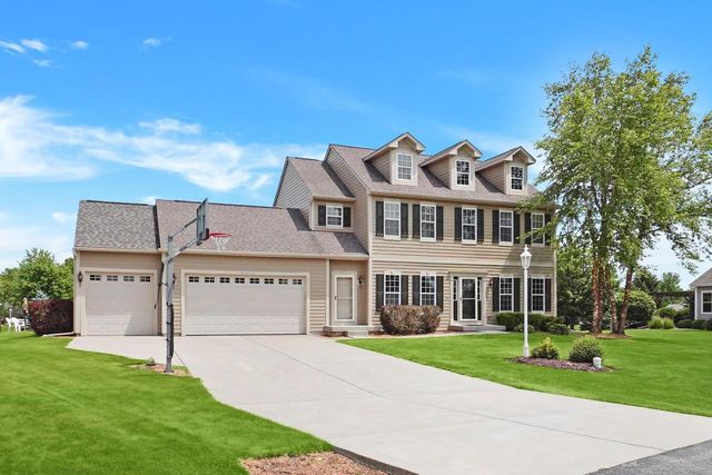W348N5840 Snapdragon COURT, Oconomowoc, WI 53066