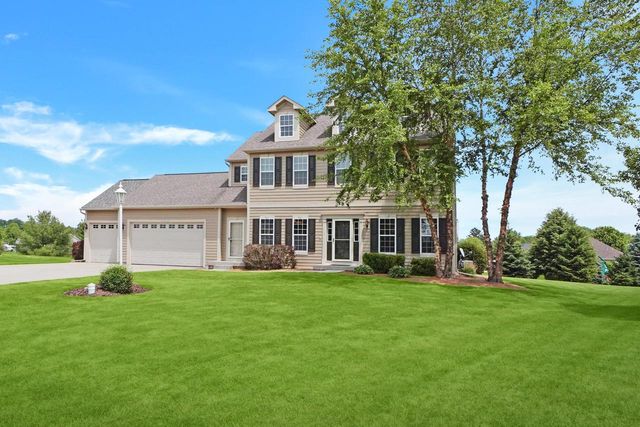W348N5840 Snapdragon COURT, Oconomowoc, WI 53066