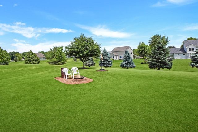 W348N5840 Snapdragon COURT, Oconomowoc, WI 53066