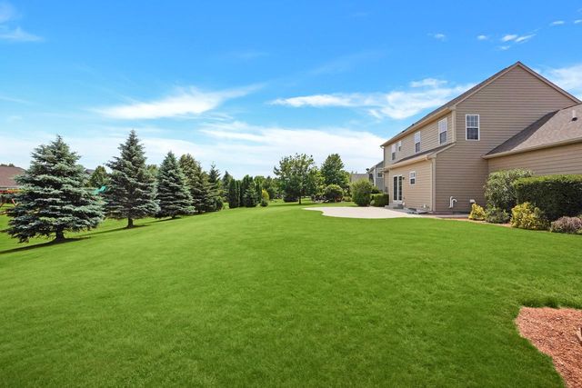 W348N5840 Snapdragon COURT, Oconomowoc, WI 53066