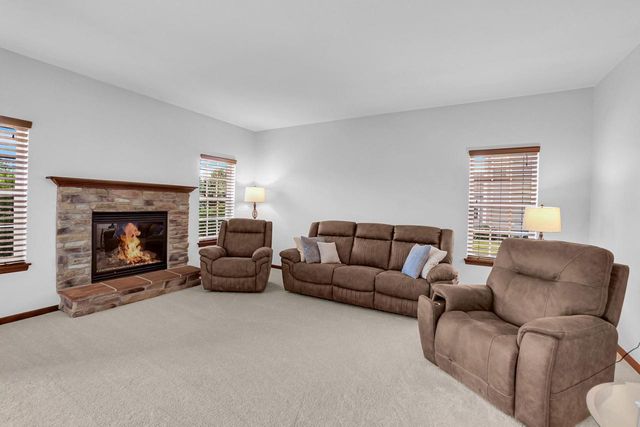 W348N5840 Snapdragon COURT, Oconomowoc, WI 53066