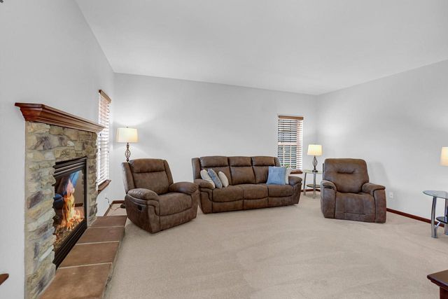 W348N5840 Snapdragon COURT, Oconomowoc, WI 53066