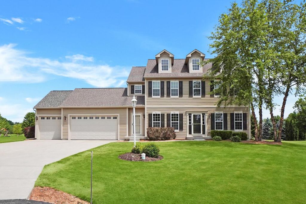 W348N5840 Snapdragon COURT, Oconomowoc, WI 53066
