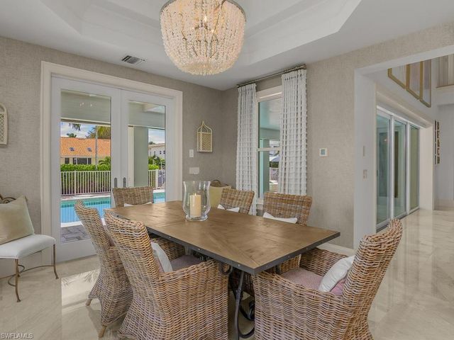 580 15th AVE S, Naples, FL 34102