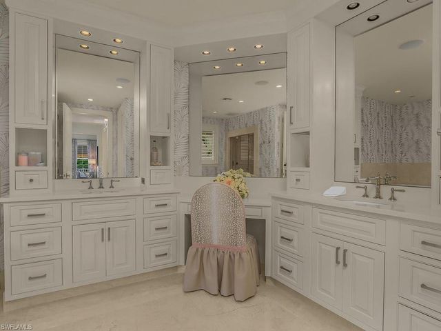 580 15th AVE S, Naples, FL 34102