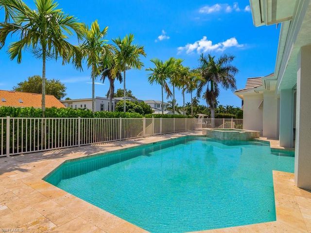 580 15th AVE S, Naples, FL 34102