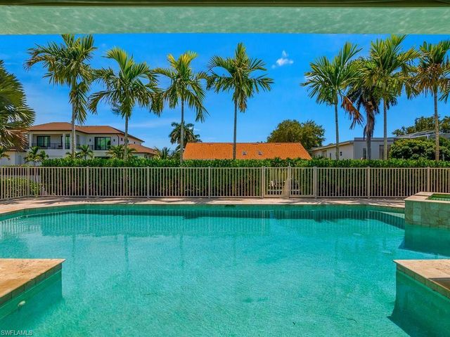 580 15th AVE S, Naples, FL 34102