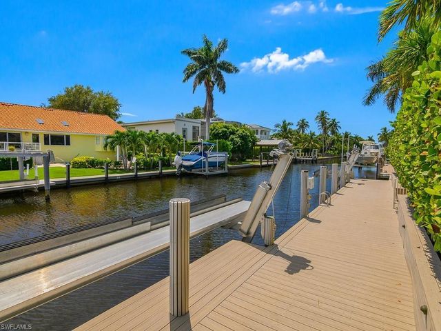 580 15th AVE S, Naples, FL 34102
