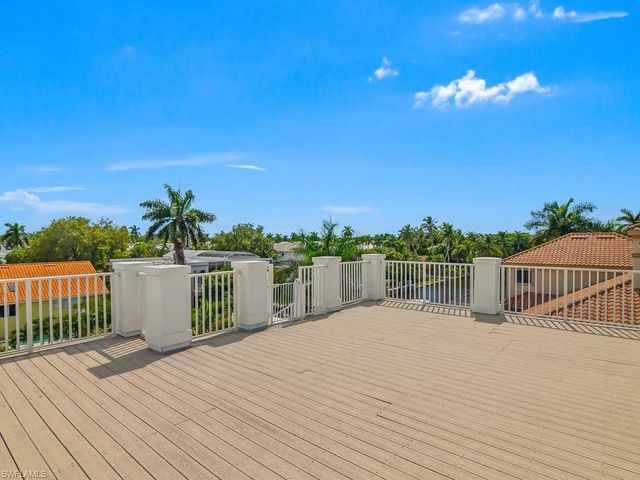580 15th AVE S, Naples, FL 34102