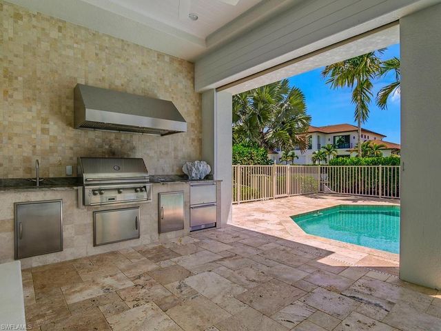 580 15th AVE S, Naples, FL 34102