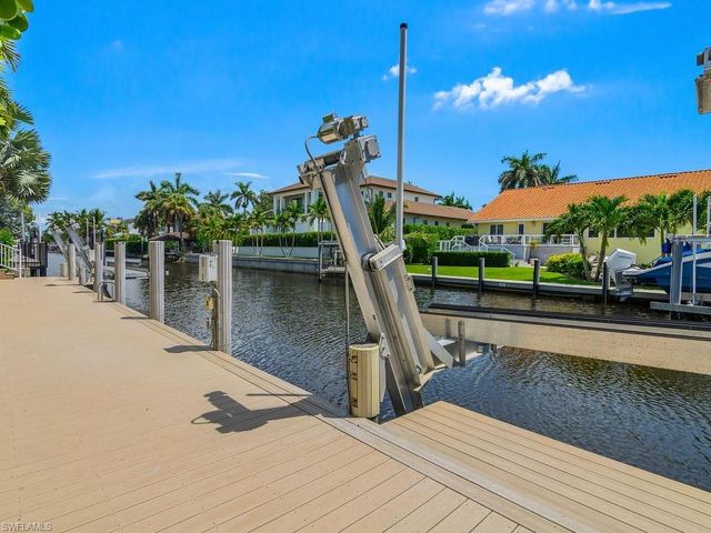 580 15th AVE S, Naples, FL 34102