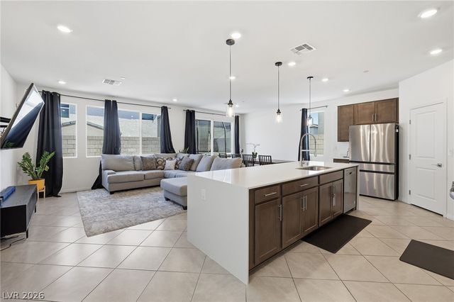 10170 Canyon Mantle Street, Las Vegas, NV 89166