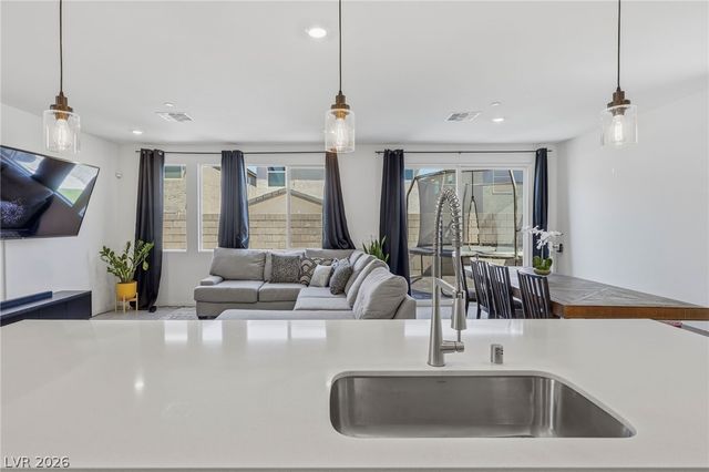10170 Canyon Mantle Street, Las Vegas, NV 89166