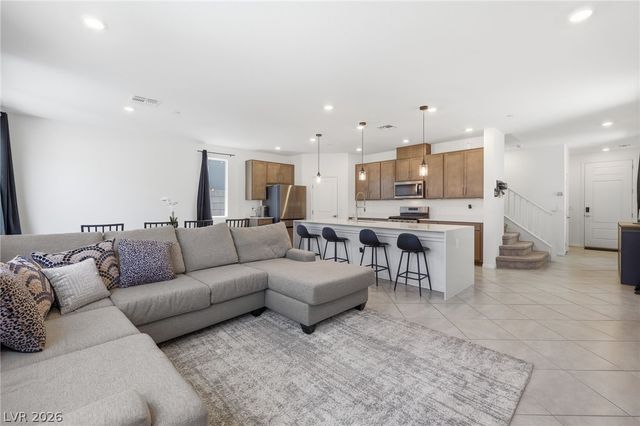 10170 Canyon Mantle Street, Las Vegas, NV 89166