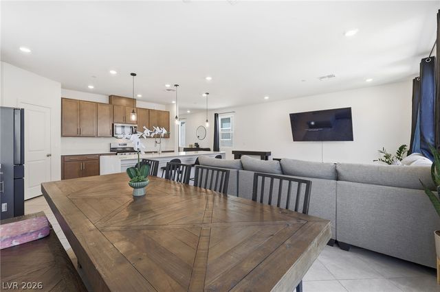 10170 Canyon Mantle Street, Las Vegas, NV 89166