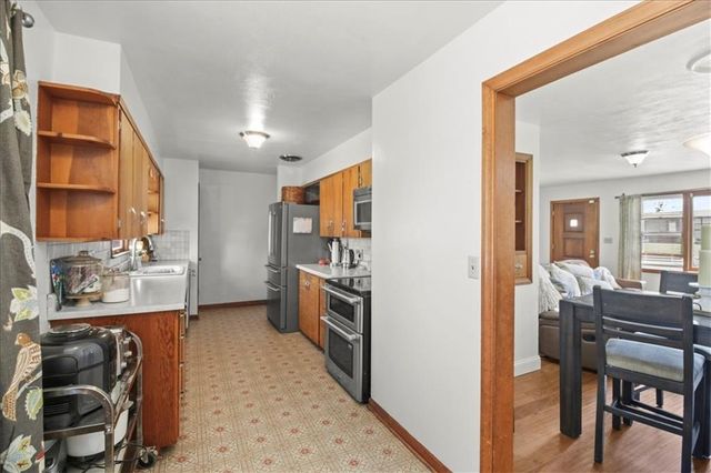 2105 SW Walnut Street, Blue Springs, MO 64015
